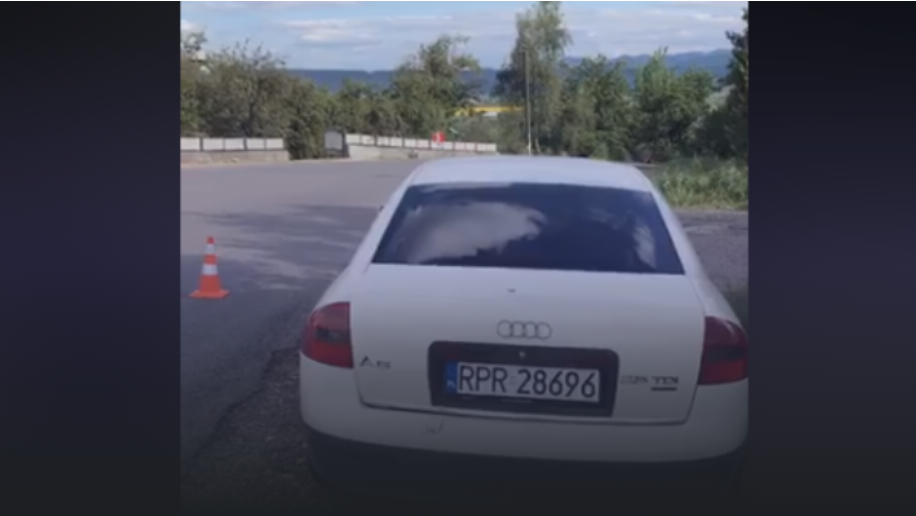 ДТП на Прикарпатье: пьяные полицейские сбили двух велосипедистов и сбежали с места аварии 
