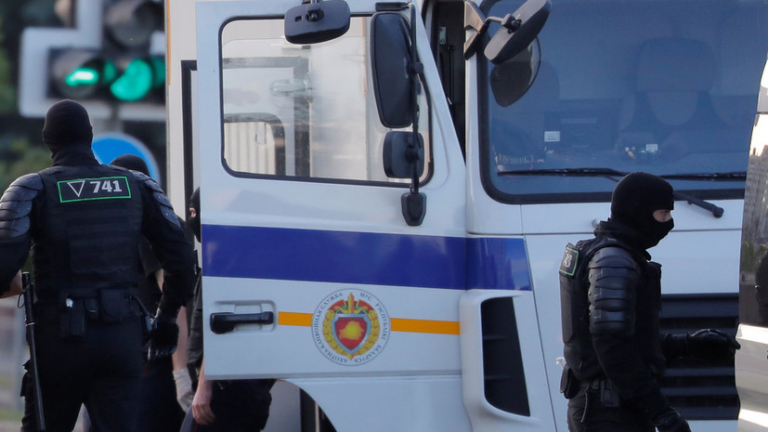 Милиция открыла огонь по протестующим в Бресте: есть раненый - today.ua