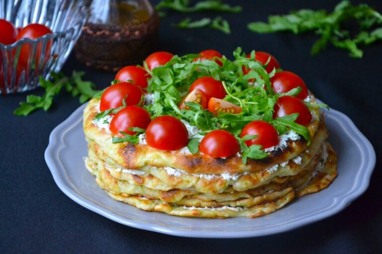 Кабачковий торт з помідорами: рецепт святкової літньої страви нашвидкуруч - today.ua