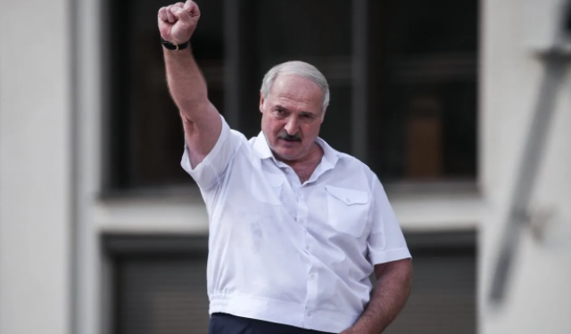 “Поки ви мене не вб'єте, інших виборів не буде“: Лукашенко виступив перед мітингуючими білорусами