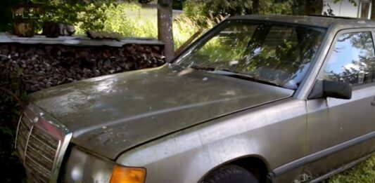 Дизельний Mercedes W124 завели після 16 років стоянки на вулиці (відео) - today.ua