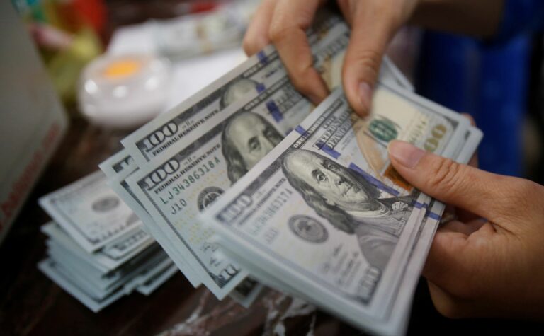 Долар і євро після Нового року різко подешевшали: курс валют в Україні на святкові дні - today.ua