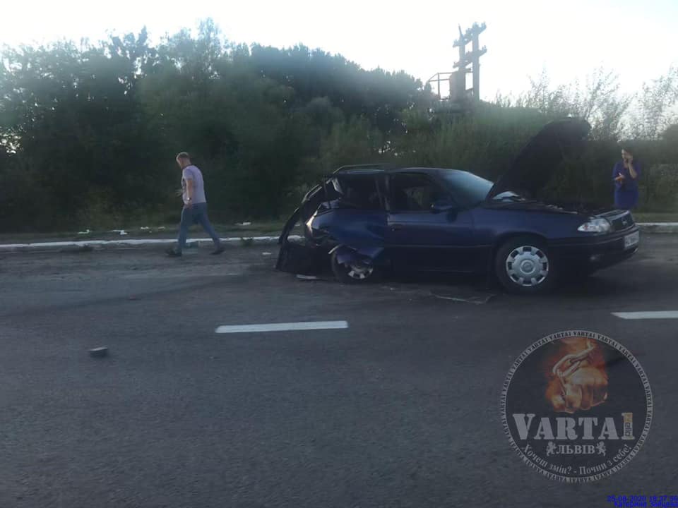 ДТП на Львовщине: два автомобиля не справились с управлением, погиб 10-летний ребенок