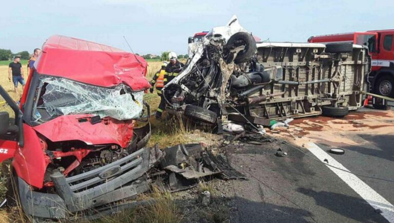 Трагедия в Чехии: при столкновении двух микроавтобусов погибли два брата-украинца, третий - в больнице - today.ua