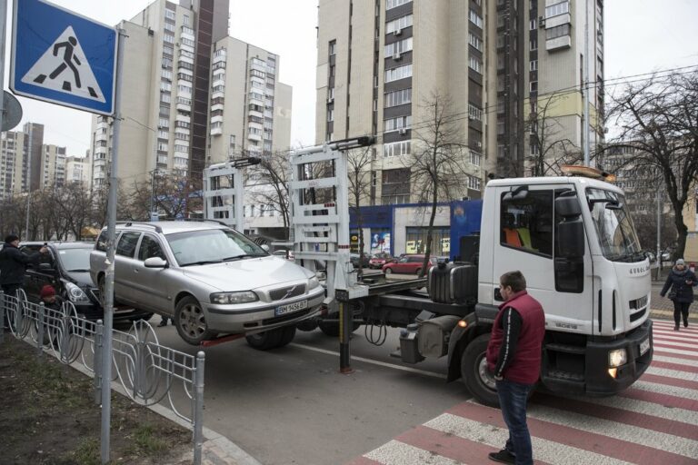 Когда припаркованный автомобиль отправляют на штрафплощадку? - today.ua