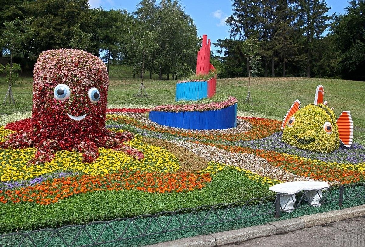 Уникальная цветочная выставка открылась в Киеве на Певческом поле «Мульт-ленд»: фото