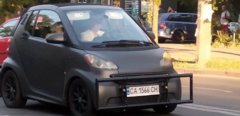 Украинец оригинально защитил свой автомобиль от ударов при ДТП - today.ua