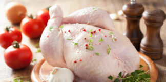 Почему категорически нельзя мыть курицу перед приготовлением: медики ошеломили заявлением - today.ua