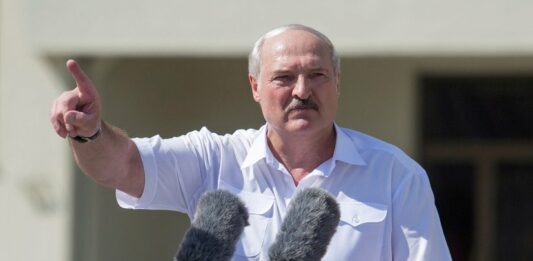 Лукашенко  велел закрыть все бастующие предприятия Беларуси: “С понедельника – замок на ворота“ - today.ua