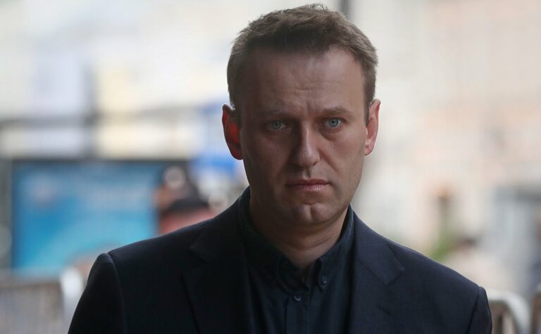 Навальний в літаку несамовито кричав від болю: що говорять про його отруєння - today.ua