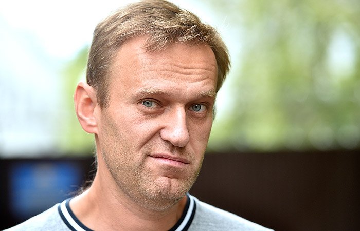 Навальний в літаку несамовито кричав від болю: що говорять про його отруєння