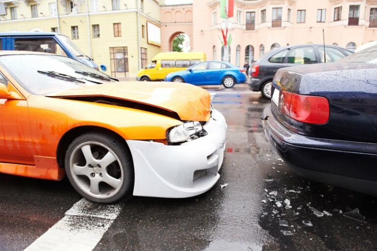 Як зрозуміти, що за вашим авто спостерігають для підстави на дорозі? - today.ua