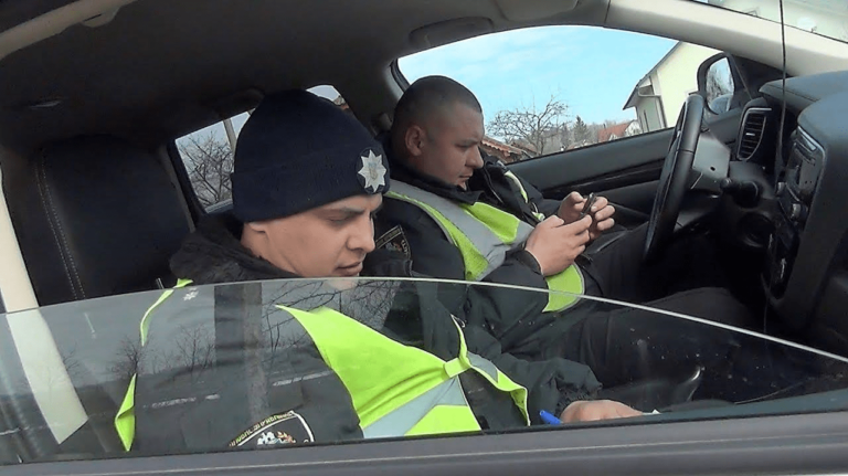 В Украине впервые инспектора полиции наказали за нарушение ПДД - today.ua