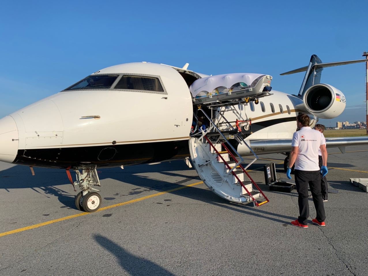 Навального будут лечить в госпитале “Шарите“: самолет с политиком прибыл в Германию