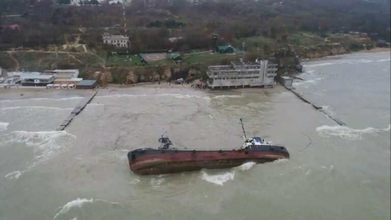 Танкер Delfi в Одессе: судовладелец пытался помешать подъему своего танкера - что бы это значило - today.ua
