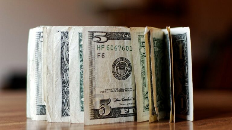 НБУ ослабит доллар к выходным: как изменится цена американской валюты по отношению к гривне - today.ua