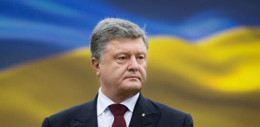 Порошенко закидали яйцами: рабочий визит экс-президента завершился печально - today.ua