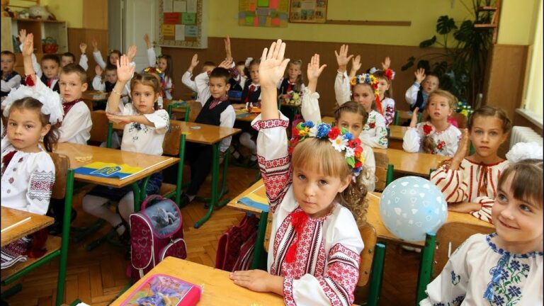Платные уроки в украинской школе вызвали бурную реакцию общества: за что придется платить - today.ua