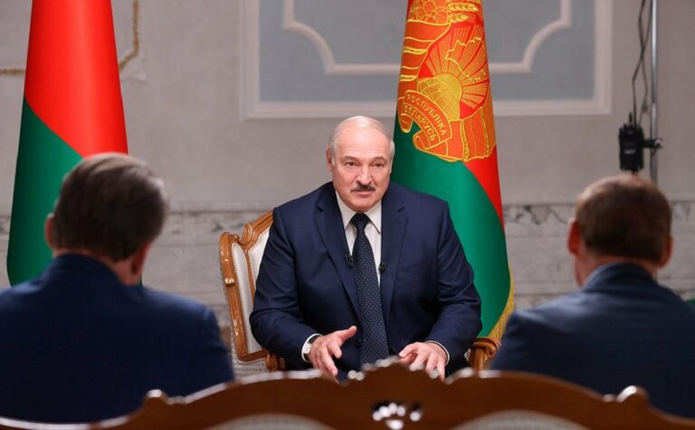 Лукашенко заявил, что после его ухода в стране начнется резня: «Я просто так не уйду» - today.ua