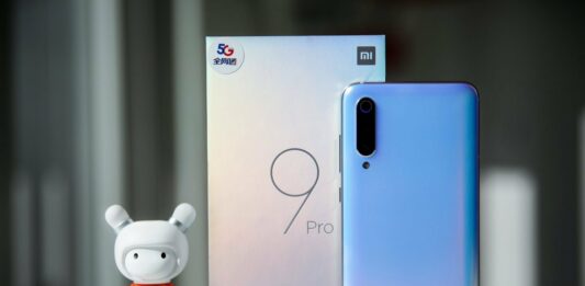 Смартфони Xiaomi перевіряють пульс і стежать за людиною під час сну через камеру - today.ua