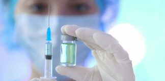 При каких болезнях опасно делать прививку от коронавируса: рекомендации врача - today.ua