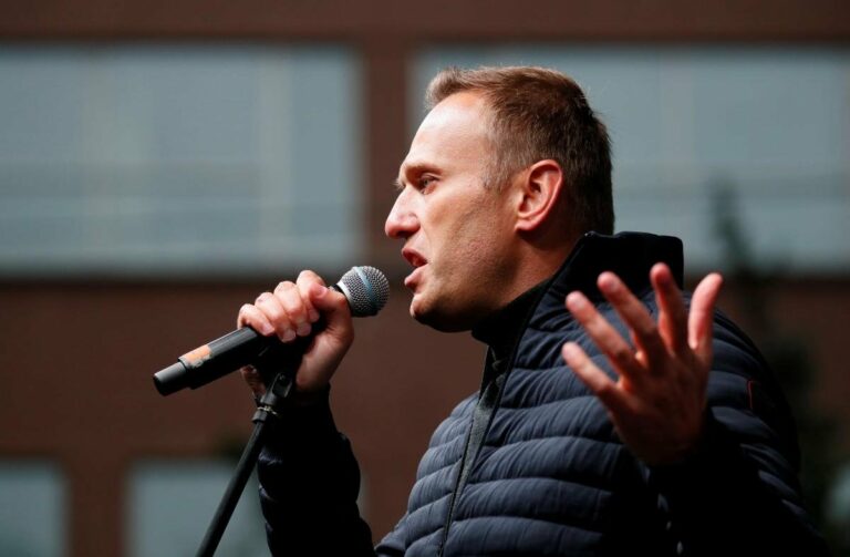 Кремль про Новачок на пляшці з номера Навального: «Навряд чи хтось міг її відвезти - не встиг би» - today.ua