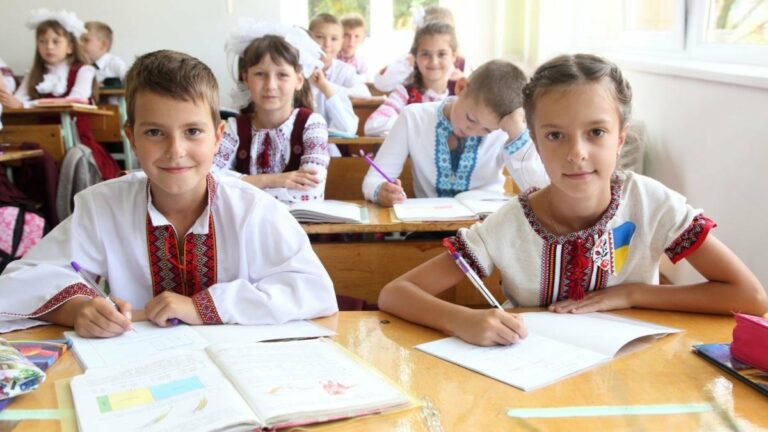 Місцеві вибори проведуть, а потім закриють школи: стали відомі плани уряду України - today.ua