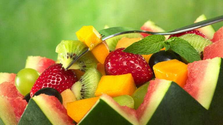 Медики назвали самые вредные фрукты: в каких случаях опасны - today.ua
