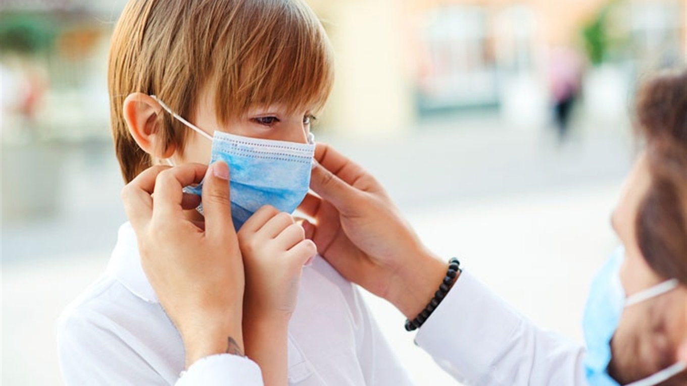 Закрытие школ и детских садов в Украине: вирусологи опасаются ноября