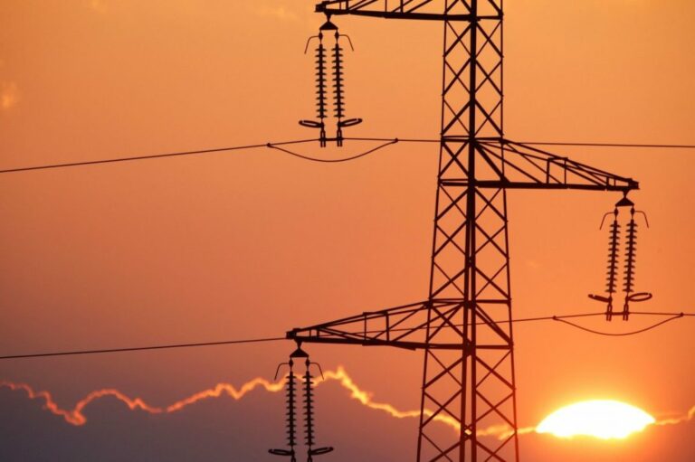 Тарифы на электроэнергию в Украине повышать передумали: что ждет украинцев до конца осени     - today.ua