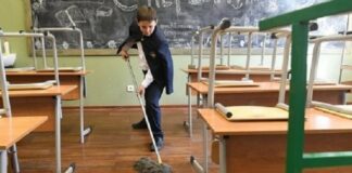 Чи повинні діти в школах прибирати класи: юрист пояснив - today.ua