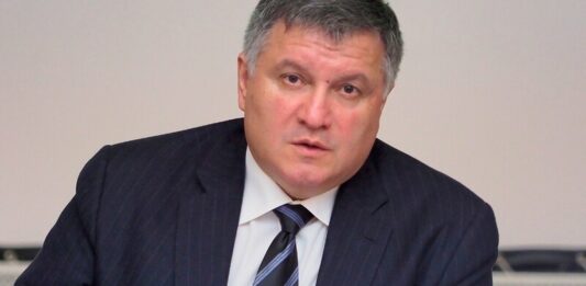 Міністр Аваков різко відреагував на позицію Фокіна щодо Донбасу: “Гнати, як мінімум, знову на пенсію“ - today.ua