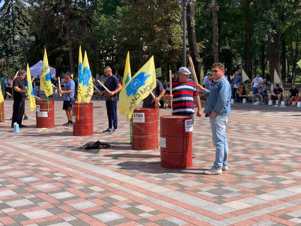 У Києві мітингувальники вимагають знизити вартість розмитнення «євроблях»