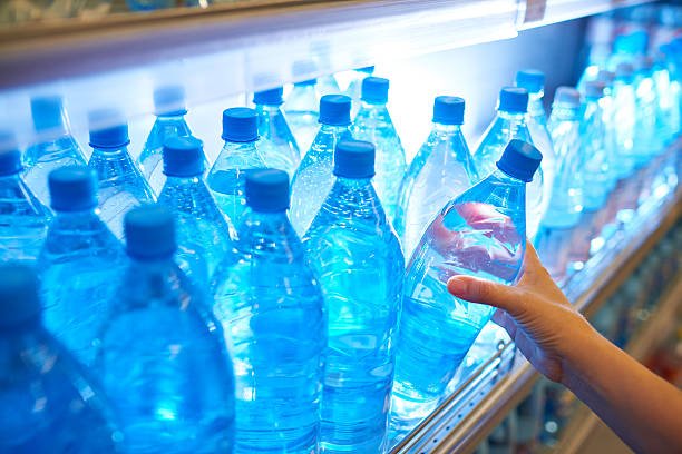 Вода в пляшках небезпечна для здоров'я: вчені виявили серйозну проблему - today.ua