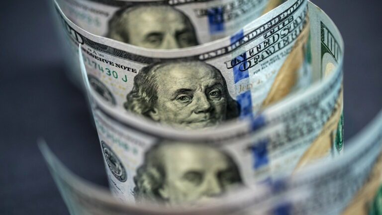 Курс долара в жовтні: експерти радять переводити заощадження в американську валюту - today.ua