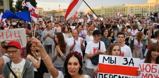 В Беларуси власть пошла на крайние меры: у протестующих отнимают детей - today.ua