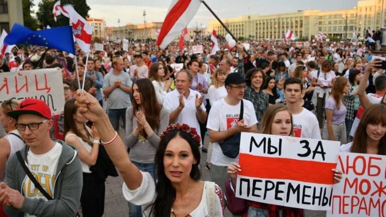 В Білорусі влада пішла на крайні заходи: у протестувальників забирають дітей - today.ua