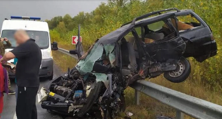 Смертельное ДТП под Черниговом: авто вылетело на ограждение, двое человек погибли   - today.ua