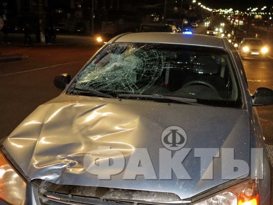 До тротуара оставалось пару метров: в ночном ДТП посреди Киева погиб пешеход