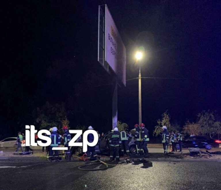 Жуткое ДТП в Запорожье: в автомобиле заживо сгорели трое студентов, очевидцы не смогли их спасти, -видео - today.ua