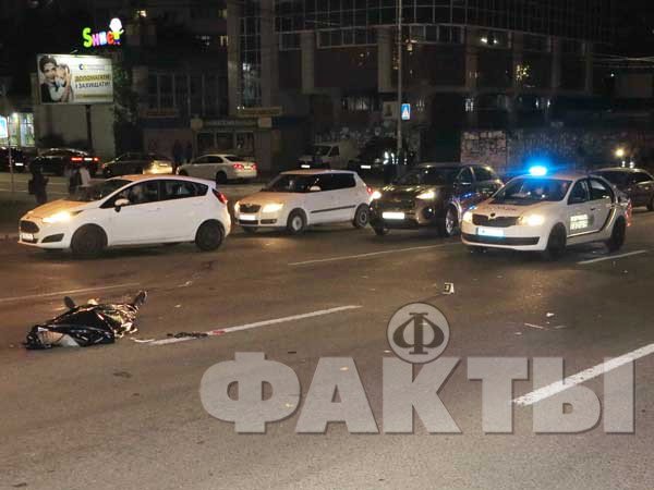 До тротуару залишалося пару метрів: в нічному ДТП посеред Києва загинув пішохід