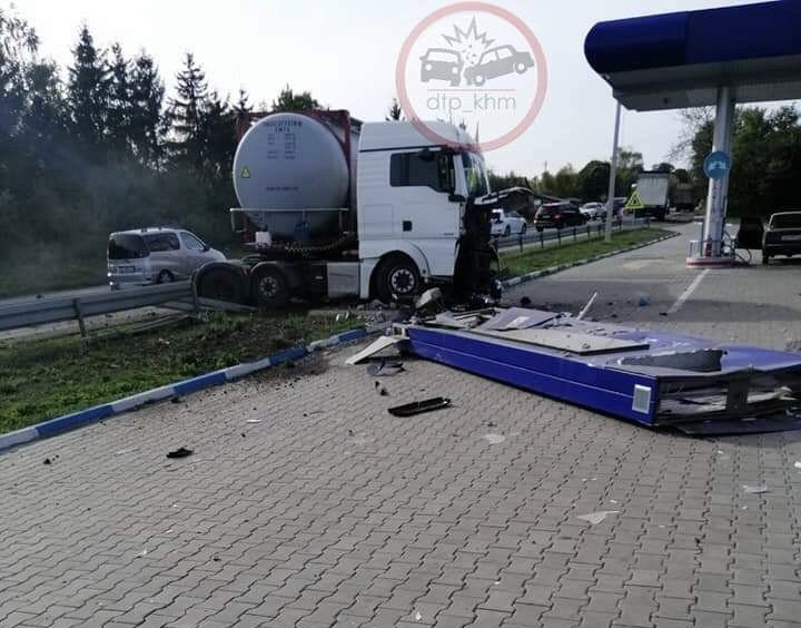 ДТП на Хмельниччині: в зіткненні легкового автомобіля і вантажівки у легковика було мало шансів - today.ua