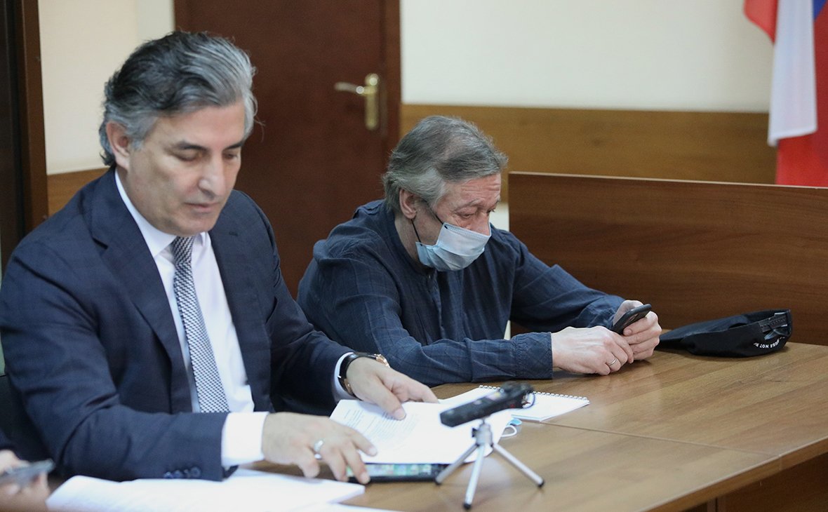 ДТП Михаила Ефремова: актеру предоставят последнее слово