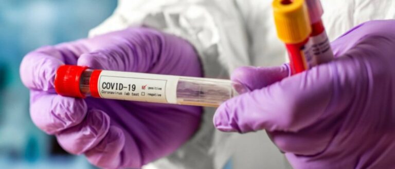 Вакцина від коронавірусу може виявитися безсилою: страшне зізнання лікаря - today.ua