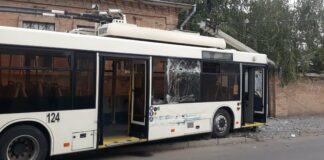 Масштабное ДТП в центре Кропивницкого: огромная фура влетела в троллейбус с пассажирами - today.ua