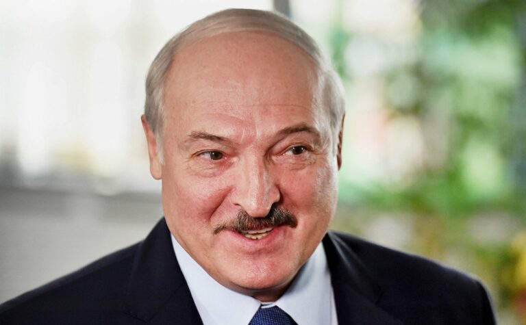 “Було б у мене кілька мільярдів, то я зробив би, як Порошенко“: Лукашенко прокоментував свою любов до Білорусі - today.ua