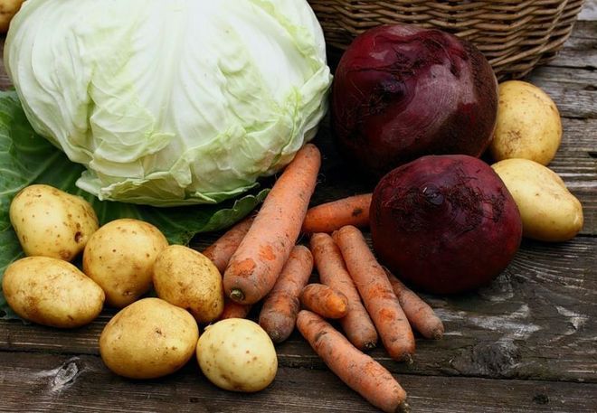 В Украине существенно подешевели овощи из “борщевого набора“, а вот цена на яблоки бьет рекорды