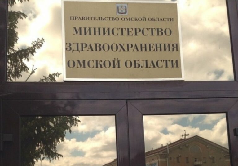 Из Омска пришел ответ Навальному на его требование вернуть одежду: вещей в больнице нет - today.ua