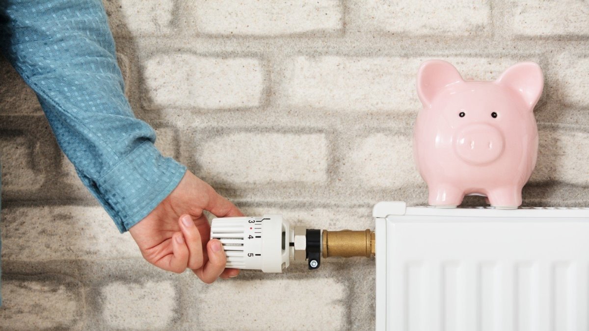 Украинцам рассказали, как платить меньше за отопление зимой: можно сэкономить до 50%