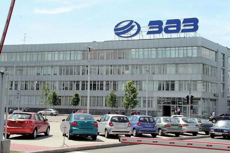 Официально: ЗАЗ начал серийное производство автомобилей Renault - today.ua